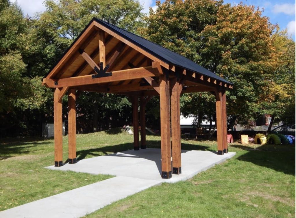 A new pavilion at the center of MOMS Green space